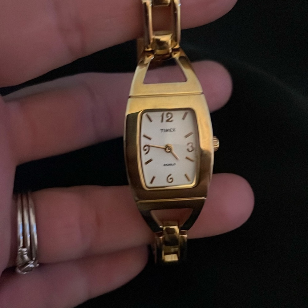 8 in beautiful ladies, gold tone, Timex watch